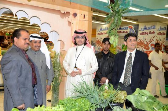 بعض مدراء البنك في لولو هايبرماركت