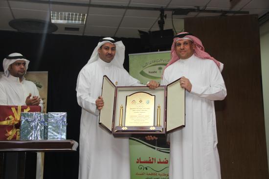 الصورة من اليسار إلى اليمين السيد / سامر الريان رئيس مجموعة التسويق الشيخ / محمد بن لؤي مدير ادارة تشجيع برامج الحماية ف...