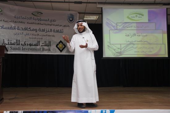 الصورة من اليسار إلى اليمين السيد / سامر الريان رئيس مجموعة التسويق الشيخ / محمد بن لؤي مدير ادارة تشجيع برامج الحماية ف...