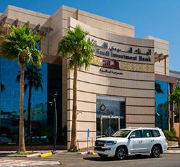 البنك السعودي للاستثمار يسلم لاند كروزر 2020 ضمن هدايا برنامج الولاء "وااو"