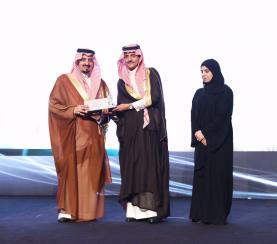 أمير منطقة عسير يكرم البنك السعودي للاستثمار خلال اولمبياد جمعيات أيتام المملكة